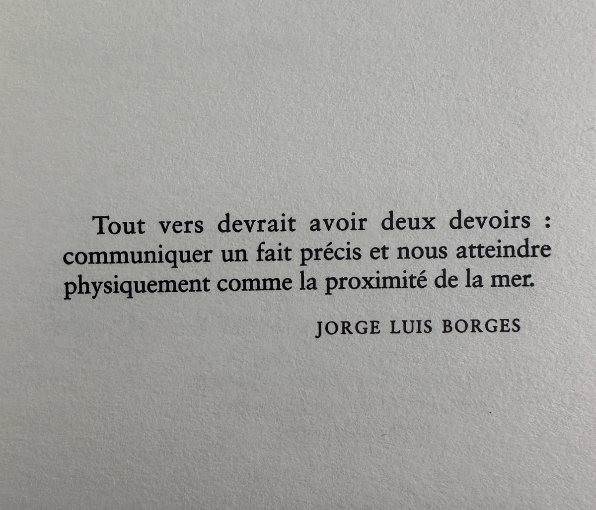mathilde_chrl's tweet photo. Amen. Exergue de « La proximitié de la mer » une anthologie de 99 poèmes de Jorge Luis Borges. Édité, préfacé et traduit de l’espagnol (Argentine) par Jacques Ancet. 
#jorgeluisborges #borges  #mer #poesie #vers #poeme #poetry #poems #poesia #poesiaargentina #borges #livre https://t.co/tkl1J1P0YO