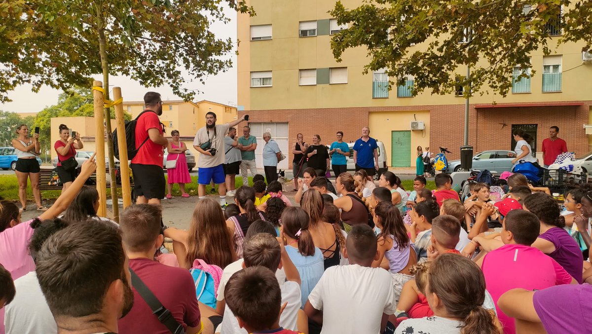 AytoHuelva's tweet photo. 👧👦 Más de 80 niños y niñas de la Barriada de Pérez Cubillas y de su entorno más cercano, así como de Centros de Menores de la ciudad, disfrutan del tradicional Campamento Urbano de la @FundMChampagnat https://t.co/H9xRiFz3Ht