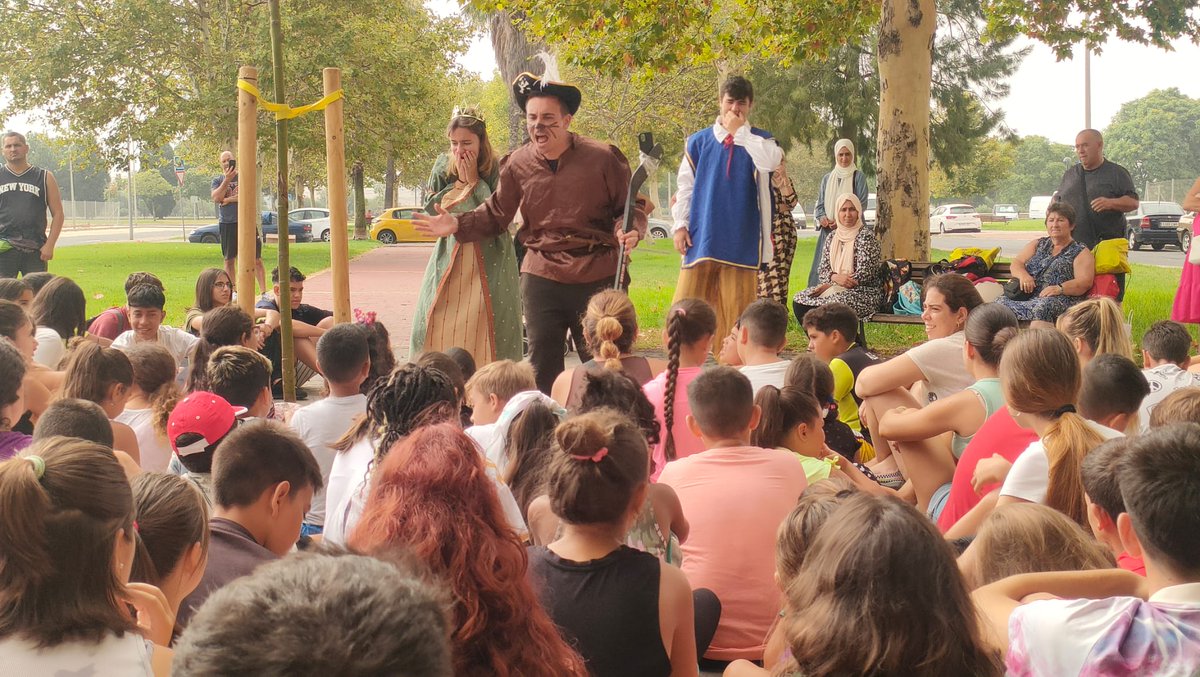 AytoHuelva's tweet photo. 👧👦 Más de 80 niños y niñas de la Barriada de Pérez Cubillas y de su entorno más cercano, así como de Centros de Menores de la ciudad, disfrutan del tradicional Campamento Urbano de la @FundMChampagnat https://t.co/H9xRiFz3Ht