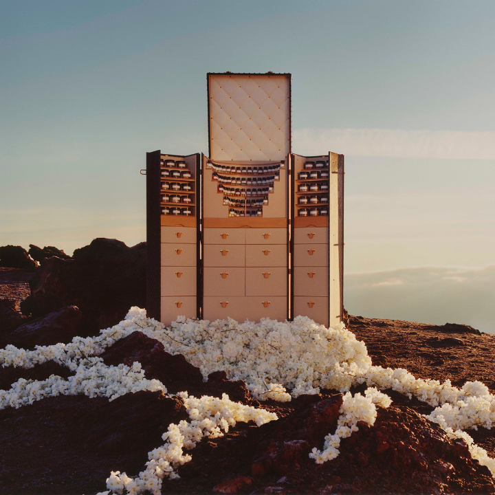 Louis Vuitton on X: The promise of new horizons. Embodying the Maison's  Spirit of Travel, #LouisVuitton fragrances are an invitation to embark on a  journey of the senses. Discover #LVParfums and the