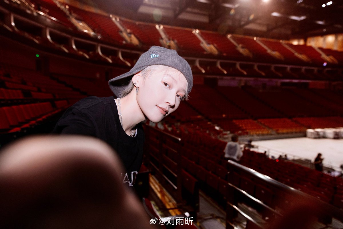 xqueencrew's tweet photo. Yuxin weibo update

Rehearsal countdown 2 days
Put on the show！🔈

#XINLiu #LiuYuxin #刘雨昕 https://t.co/r6rZVCSSmz