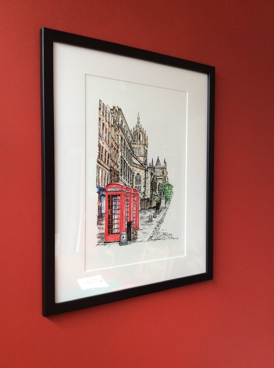 EdinburghFoxInk's tweet photo. #throwbackthursday is my Fox at the Telephone Boxes on the Royal Mile, available in 2 versions. The black &amp; white &amp; red is probably the most popular. I’m up to my eyes 👀 in preparing for the #westendfair now sooo busy. Have a great day! #edinburgh #edinburghcity #edinburghfox https://t.co/h3fS2wFFgr