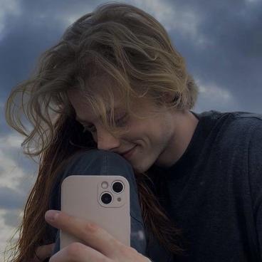 Eu demorei mas finalmente veio, você disse "sim!" E por um momento eu me tornei a pessoa mais feliz do mundo, e enquanto ainda estiver do seu lado, vou continuar sendo. Eu te amo tanto que não cabe em palavras, Kushina!