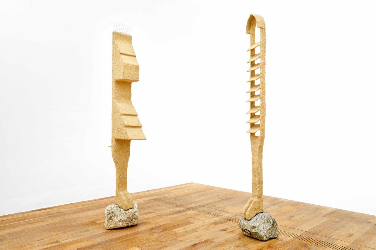 edelassanti's tweet photo. Planning to travel to Wales? Don't forget to visit 'False Alarm', #OrenPinhassi's solo show at @MOSTYN_Wales_ 🏴
Made from sand and plaster, Pinhassi's totemic figures exist in a state of metamorphosis, ready to collapse or reinvent themselves.
On view until 7 October. https://t.co/8sVBJe4Ai9