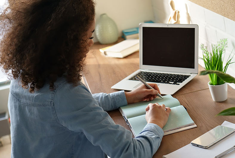 ResponseSource's tweet photo. Tempted to dip into freelancing? 🤔

Read our write-up of advice on getting started from freelancer @FaimaBakar, shared during a recent @journoresources webinar. 👉 https://t.co/i0upBBAzCz

#Freelancejournalism #freelance #journalism #responsesource https://t.co/FBj77QRkeH