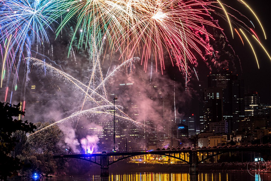 esplanadephoto's tweet photo. Feux d'artifice à Courbevoie et Levallois-Perret 09
#feudartifice
#fireworks
#toureiffel
#eiffeltower
#14juillet
#bastilleday
#fetenationale
#parisjetaime
#iloveparisladefense
#baladesphotographiques
#coursphoto
#atelierphoto
#courbevoie
#levalloisperret
#hautsdeseine https://t.co/SS2XAofrZO