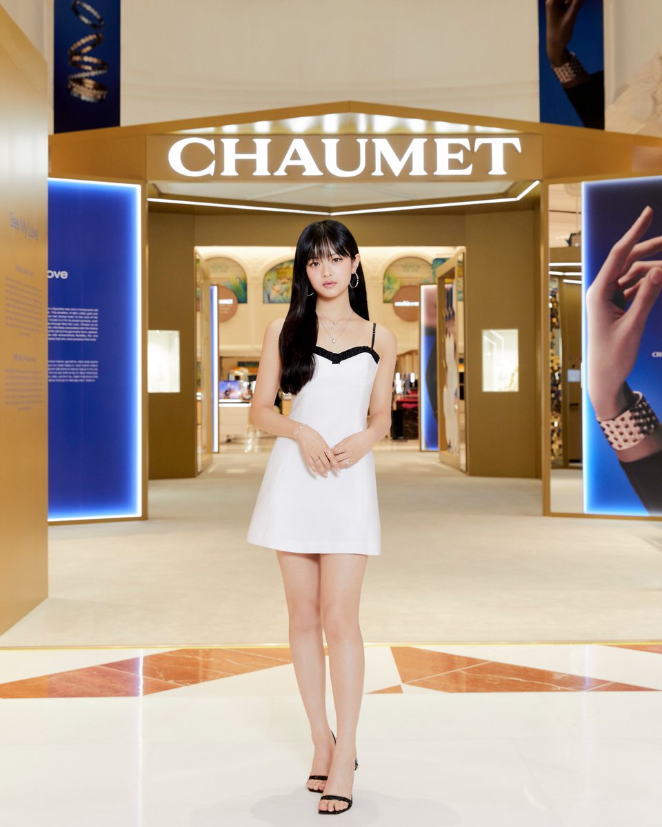 NewJeans_ADOR's tweet photo. 💎
HANNI at #ChaumetBeeMyLove pop up

#Chaumet #쇼메 #BeeMyLove 
#비마이러브 #쇼메비마이러브컬렉션
#NewJeans #뉴진스 #HANNI #하니 https://t.co/FwnenDor5Z