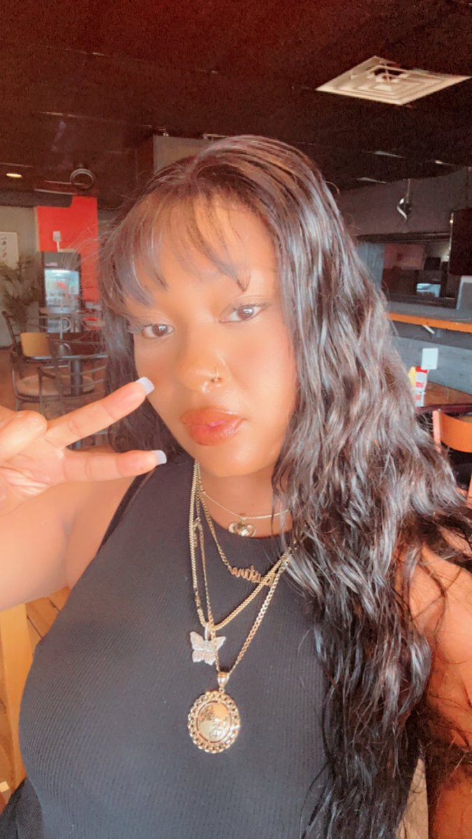 ownurmortality's tweet photo. Come see me . Server at cigar lounge . Portsmouth #VRBB https://t.co/tDWhakxa4c