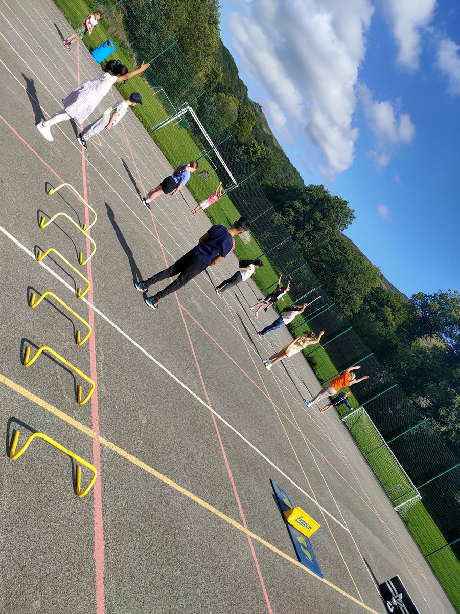 tagsprogramme's tweet photo. #Sunshine ☀️
@HAFCalderdale
#Summer Week 3 - Day 4
Fitness🥊
Gymnastics 🤸‍♀️
Fruit 🍓🍑
Another 60+ children having a great time &amp; delicious food @TodmordenHigh &amp; @EllandCC 
@CalderdaleFound @educationgovuk #healthyholidayscalderdale https://t.co/O6zdToqviB