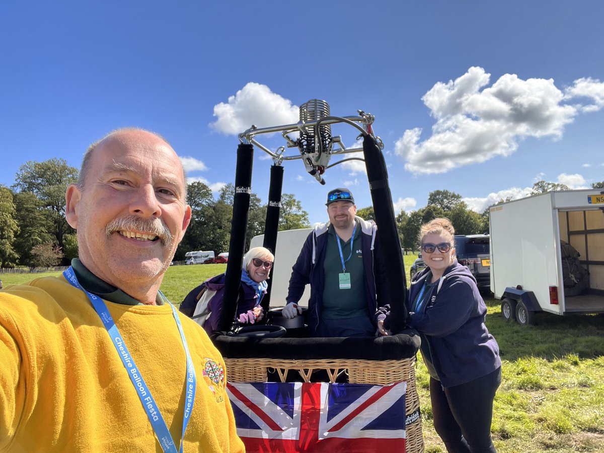 Hook_Ballooning's tweet photo. What a fab time we had last weekend at #cheshireballoonfiesta ! A big thankyou to everyone who came to say hello at the meet and greets 👋 a great weekend had by all, looking forward to #yorkshireballoonfiesta at the end of the month! #hookballooning #ondayslikethese https://t.co/zy5DIsqPdH