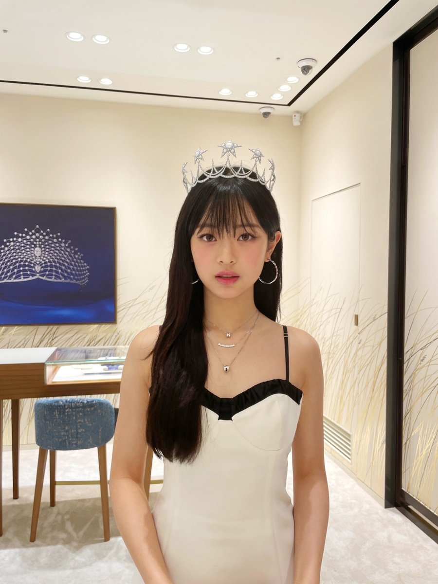 💎
HANNI at #ChaumetBeeMyLove pop up

#Chaumet #쇼메 #BeeMyLove 
#비마이러브 #쇼메비마이러브컬렉션
#NewJeans #뉴진스 #HANNI #하니