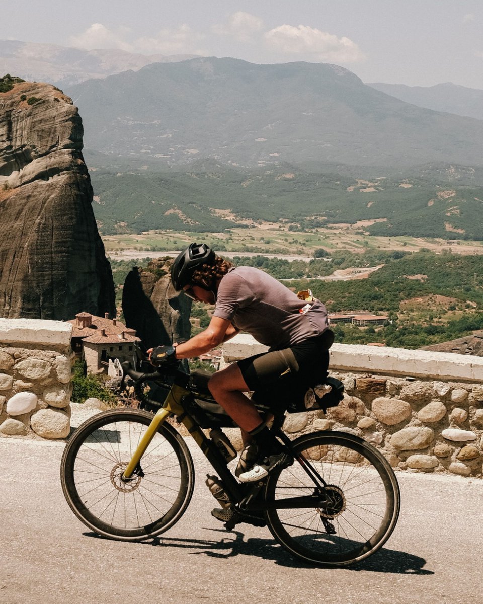 Through Europe onto 2nd place like a champion 🏅 
After racing for 8 days, 22 hours, 47 minutes through 11 countries, we could not be more proud.
Huge congrats Robin, you kicked ass 🤘 
#SCOTTbikes #ThisIsGravel
📸 @lizseabrook