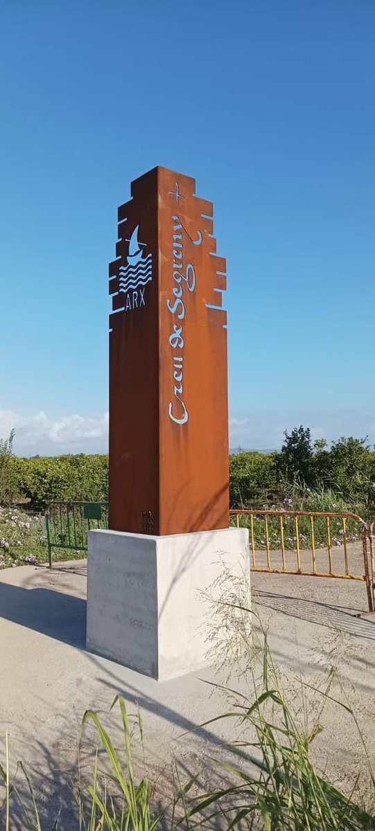 ConeixAlbalat's tweet photo. 𝗟𝗮 𝗖𝗿𝗲𝘂 𝗱𝗲 𝗦𝗲𝗴𝗿𝗲𝗻𝘆
La instal·lació d'aquest monòlit-escultura és una molt bona iniciativa per a donar a conéixer la història i la terra on vivim, recordar d'on venim i incitar a pensar com som, com volem ser com a societat. https://t.co/KWGzWUYWUS