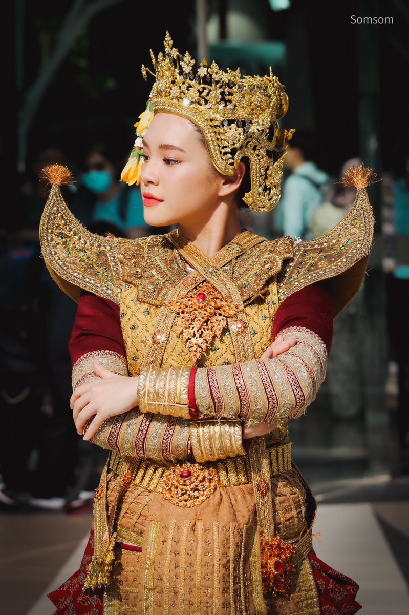 วันนี้ได้เห็นกับตาแล้ว 'เฌอปราง ร่างทอง' ✨

Cherprang ThaiDance

#เฌอปรางรำหน้าห้าง 
#ละครนอกบุษบาลุยไฟ