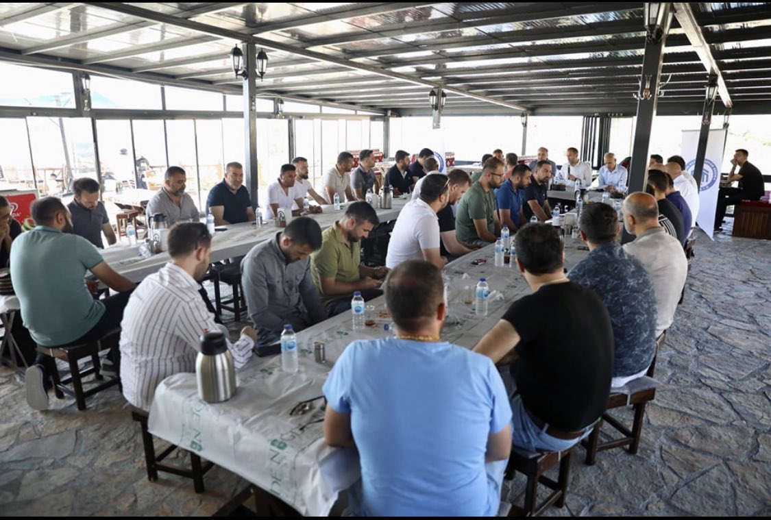 Birliğimizi kahvaltıya davet edip Niğde’yi konuşmamıza vesile olan Müteahhitlerin dertlerini dinleyip çözüm arayan Sayın <a href="/baskanozdemirr/">Emrah Özdemir</a> beyefendiye ve <a href="/belediye51/">Niğde Belediyesi</a> ne tüm müteahhit üye arkadaşlarım adına teşekkür ederiz.
Niğde’yi birlikte inşaa edeceğiz.