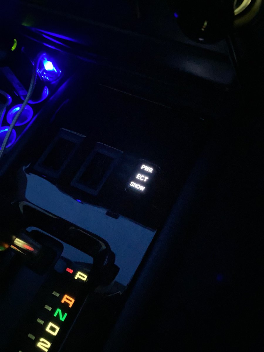 細かいポイントだけど、走行モード切り替えスイッチの球切れしてたのでLED化して直しました。
自己満足。