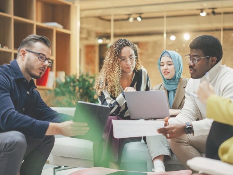 Um #Fachkräfte zu halten, müssen Unternehmen sich etwas einfallen lassen. Oft spielt 💰 eine Rolle. 
Schlägt langfristige Altersvorsorge die schnelle Gehaltserhöhung? Unsere #Superbrand <a href="/wundw/">W&W-Gruppe</a> hat mal nachgerechnet: 
wuerttembergische.de/blog/langfrist…