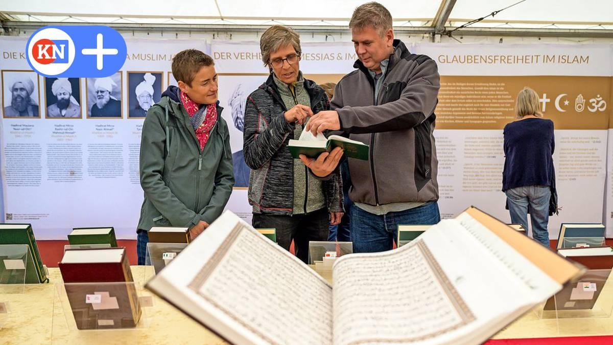 kn_online's tweet photo. Islam-Ausstellung in Kiel: Das sagen die ersten Besucher https://t.co/sc7MRo7zBo https://t.co/Ykucmup1Mf
