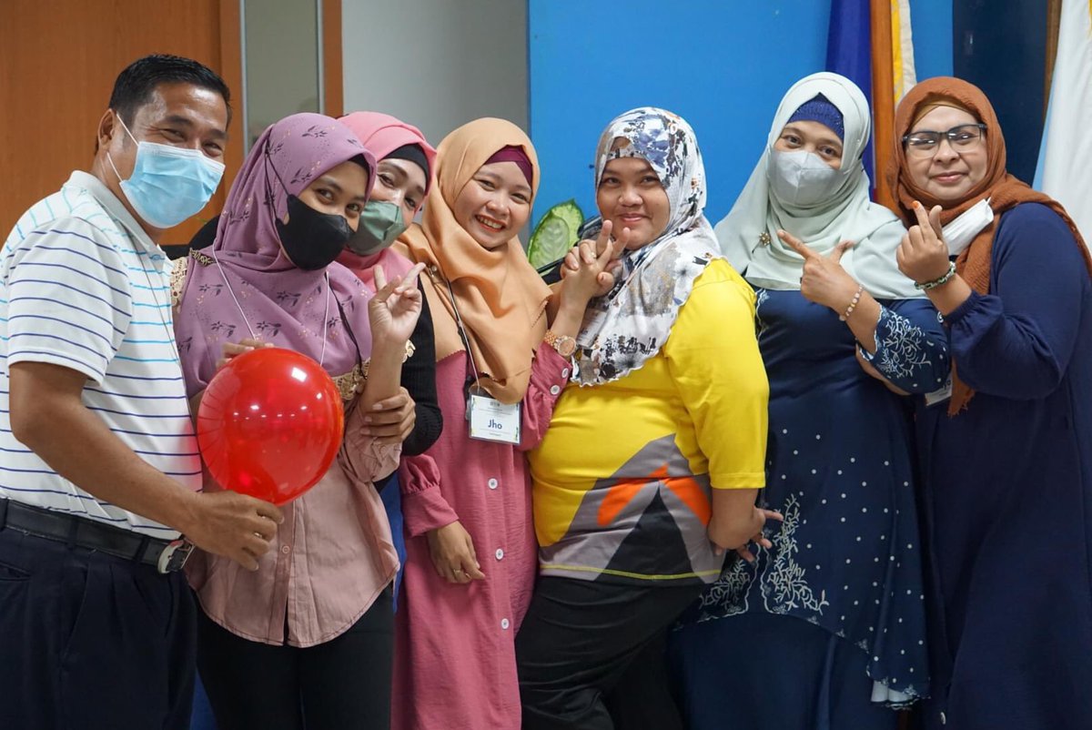 teachmadaris's tweet photo. BUKLOD – GURO (YEAR 6) DAY 2 |
 
The MVP, in partnership with the PSHS-MC, as supported by the OPAPRU, conducted its sixth iteration of Buklod-Guro last August 3 to 4, 2023 at the Ateneo de Davao University, Davao City. https://t.co/EJF2Zx04lD