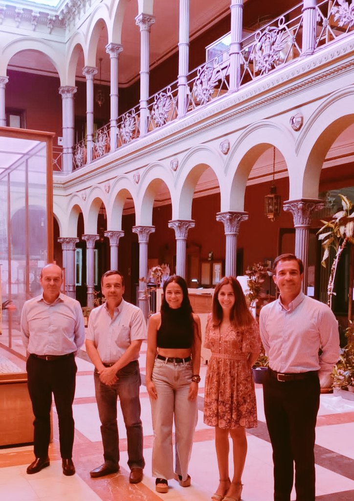 minasenergiaupm's tweet photo. 📸 Encuentro de los representantes de la nueva Cátedra @CEMEXEspana @La_UPM @minasenergiaupm con Alicia Calvo, graduada de #GITM y estudiante del #MUIM, que obtuvo el último #PremioCEMEX por su TFG .

#ODS #industria #hormigón #cemento #Universidad #investigación #innovación https://t.co/VGgLxeG7IZ