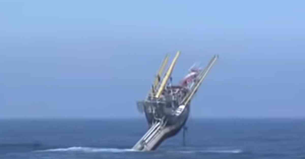 MarineInsight's tweet photo. World Famous FLIP Research Platform Heads to Scrapyard After 61 years
...Check Out this article 👉https://t.co/MNCvGWuFbp
#FlipShip #Shipping #Maritime #MarineInsight #Merchantnavy #Merchantmarine #MerchantnavyShips https://t.co/mIEhZOETjc