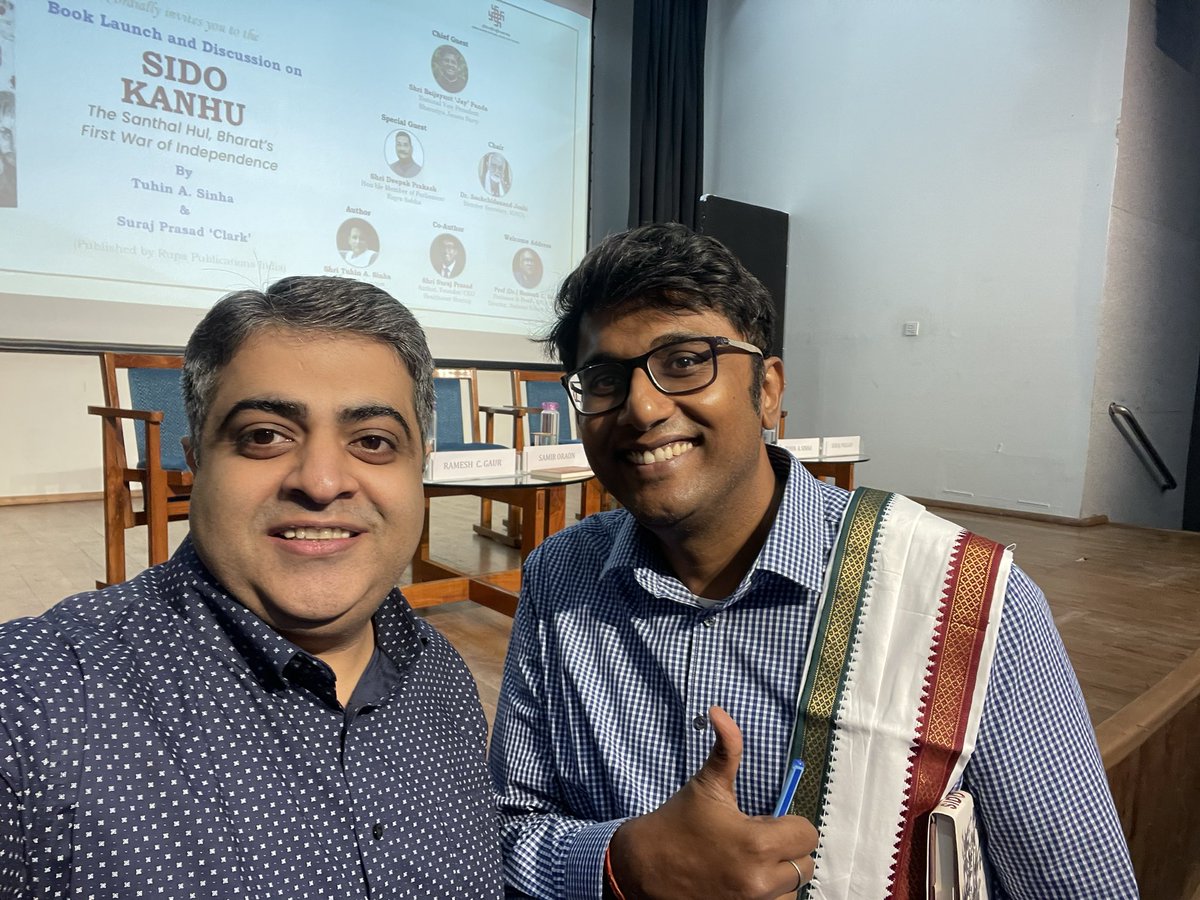 abhishektan's tweet image. Pleasure meeting @tuhins and @clarkprasad at the book launch of Sido Kanhu 

#authormeet #booklaunch #bookreviews #indianhistory