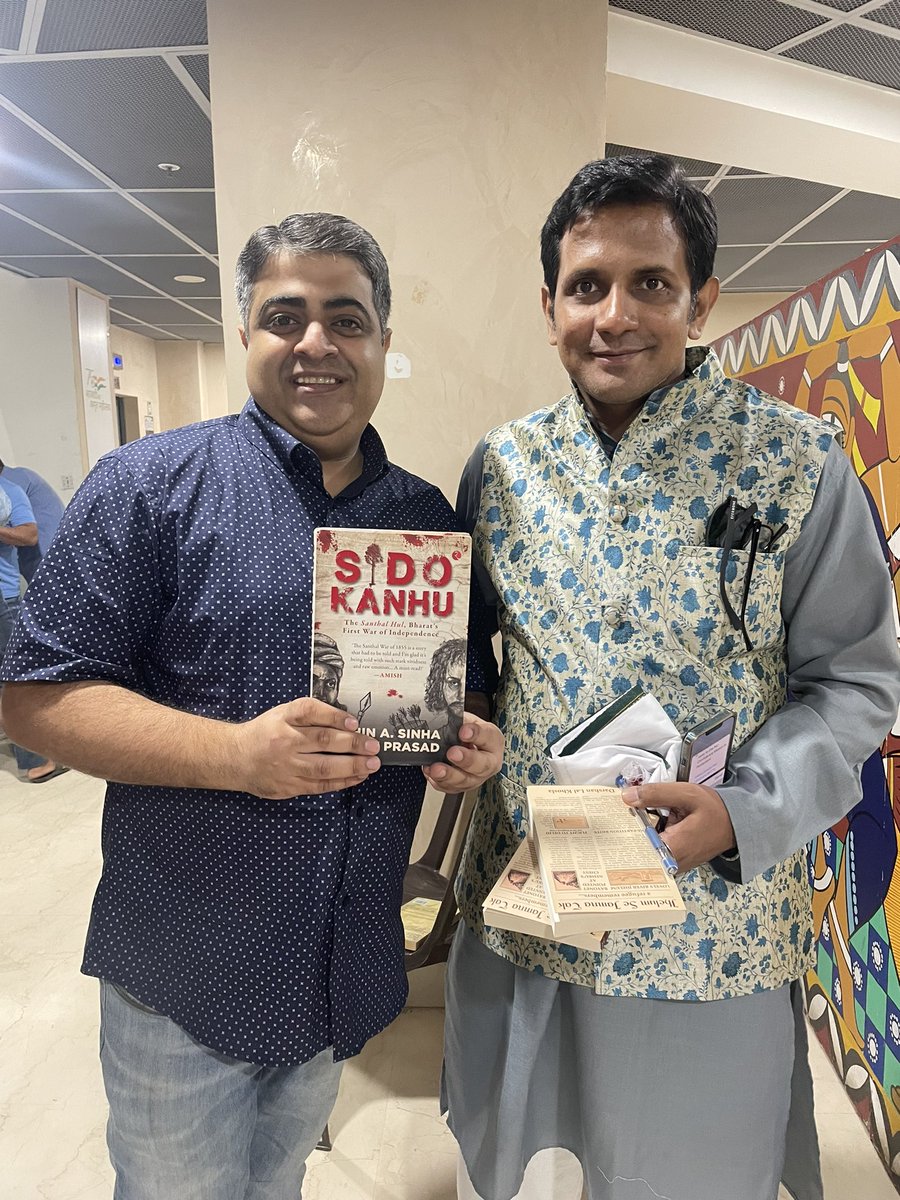 abhishektan's tweet image. Pleasure meeting @tuhins and @clarkprasad at the book launch of Sido Kanhu 

#authormeet #booklaunch #bookreviews #indianhistory
