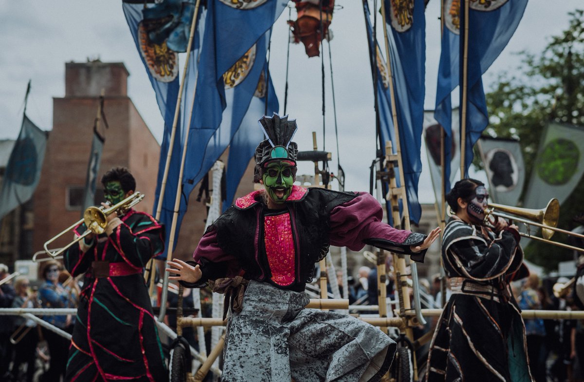 🎭 What's On in George Square tomorrow?

Surge Festival - Beautiful Bones Grand Finale, led by the Scottish All-Star Brass Band will perform from 1pm.

Live band with giant sing-along lyrics <a href="/massaoke/">Massaoke</a> will be there from 6:30 pm!

Find out more at cyclingworldchamps.com/visit/go-live-…