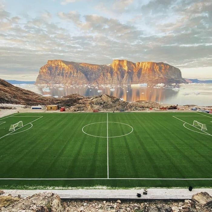 fodboldword's tweet photo. Hoy empieza la liga de Groenlandia 🇬🇱!.

Dura una semana y es el campeonato nacional mas corto del mundo 😱 https://t.co/DDgVBikZvJ