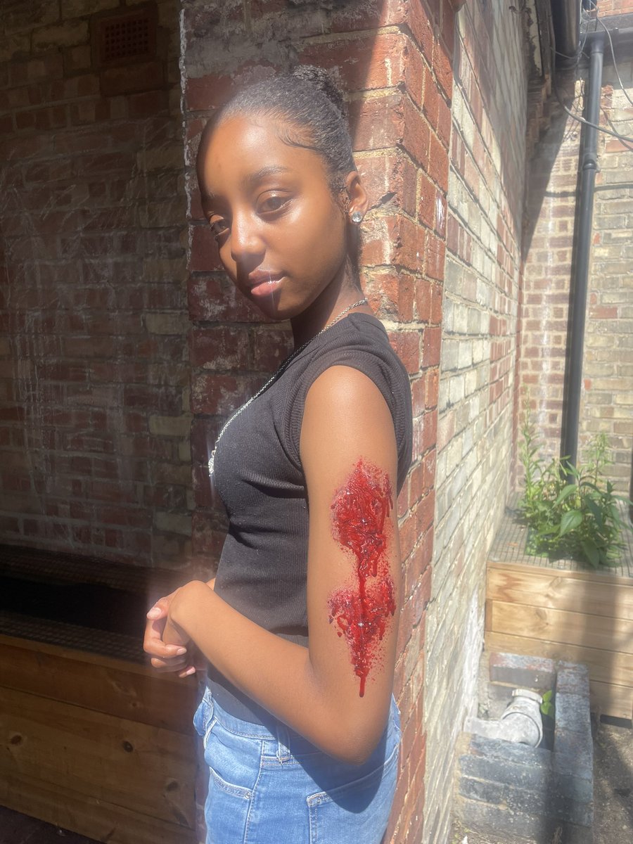 WHYCNunhead's tweet photo. Just about to call one of our #firstaiders for Syan - then remember #youngvolunteer Faith and her team are in today! @LondonYouth #RDAS #CVC #youthwork https://t.co/liukqRGTKF