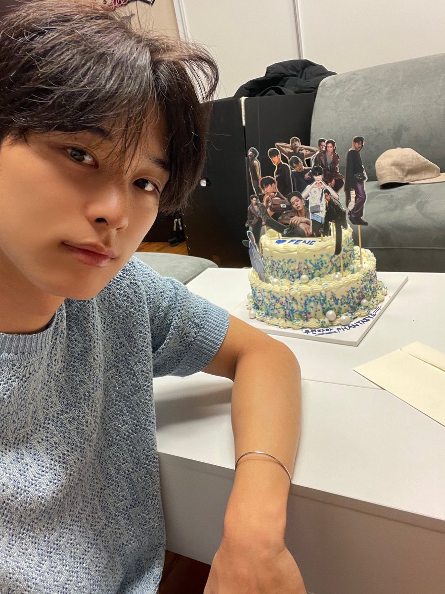 WE_THE_BOYZ's tweet photo. [주연] thx🥺
fendikorea @Fendi https://t.co/0yShapcqbi