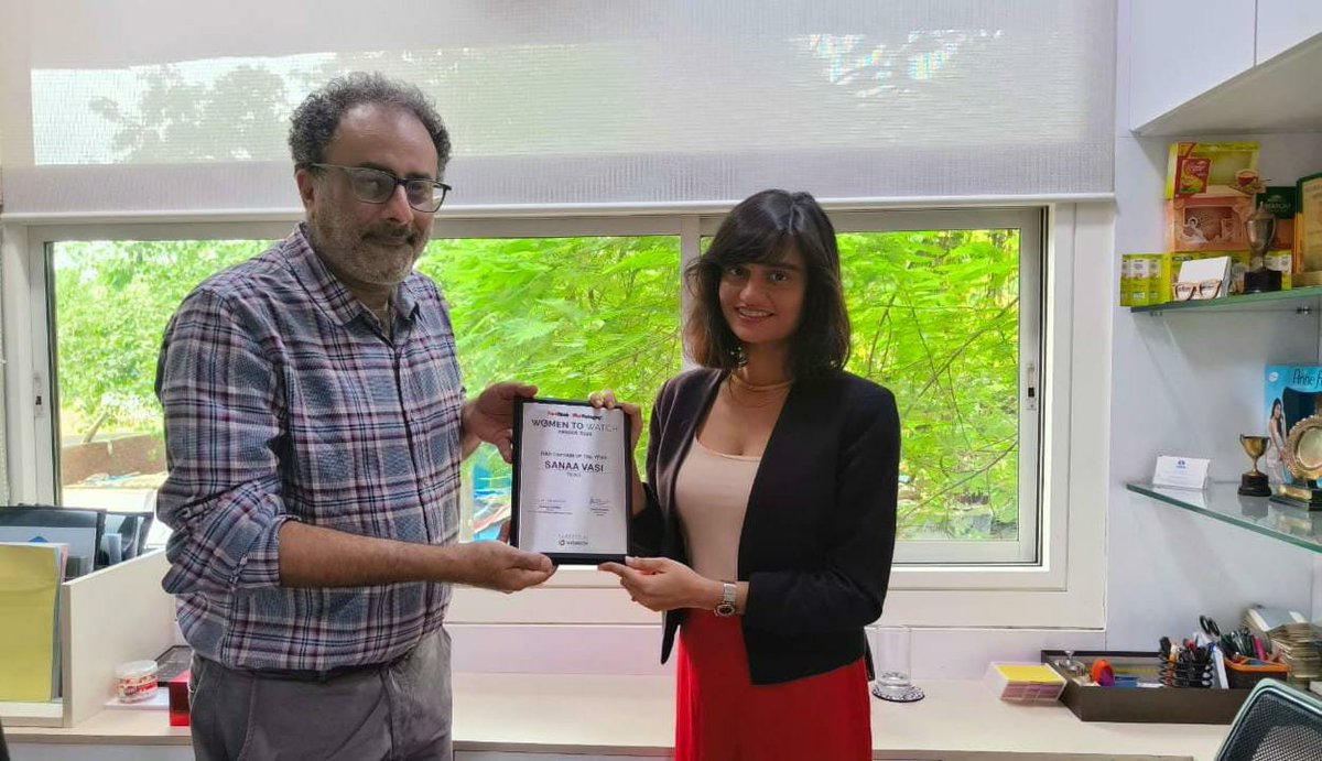 printweekindia's tweet photo. The PrintWeek team visited the Triace office in Mahim to hand over the R&amp;D Captain of  the Year winner award to Sanaa Vasi 

Bravisimmo for all the innovations and super specialisations https://t.co/P2iXg5U0au