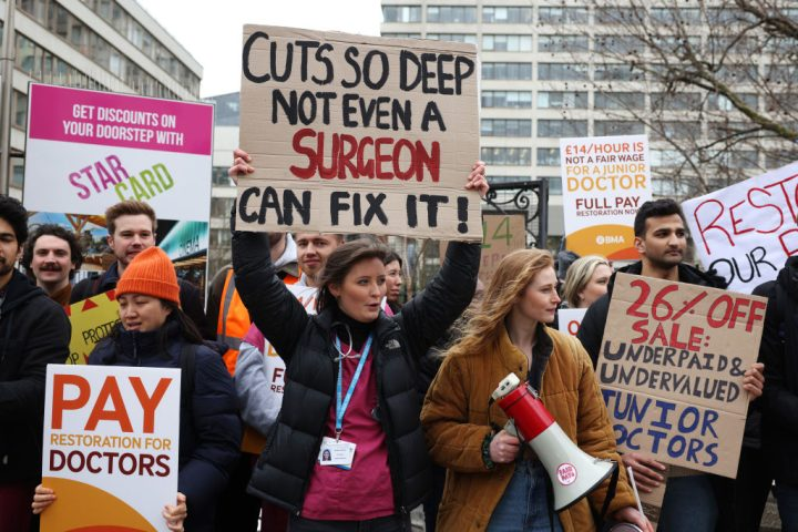 On the final day of the strike, our unwavering support for the junior doctors remains strong. 🚑

As patients, we stand shoulder to shoulder with them in their fight for #PayRestoration✊ . RT if you agree.