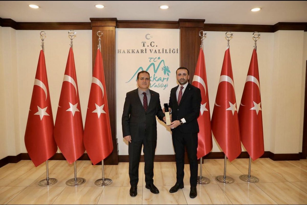 KenanBeyter_'s tweet photo. Cumhurbaşkanımız Sn. @RTErdogan’ın tensipleri ile Muğla Valililiğine ataması yapılan Valimiz Sn. @idrisakbiyik’ı tebrik ederiz.

Hizmet süreci boyunca verdiği emek, bizlere gösterdiği ilgi, alaka ve gönüldaşlığı için şükranlarımızı arz eder, hürmetlerimizi sunarız. https://t.co/DTx5xfyEts