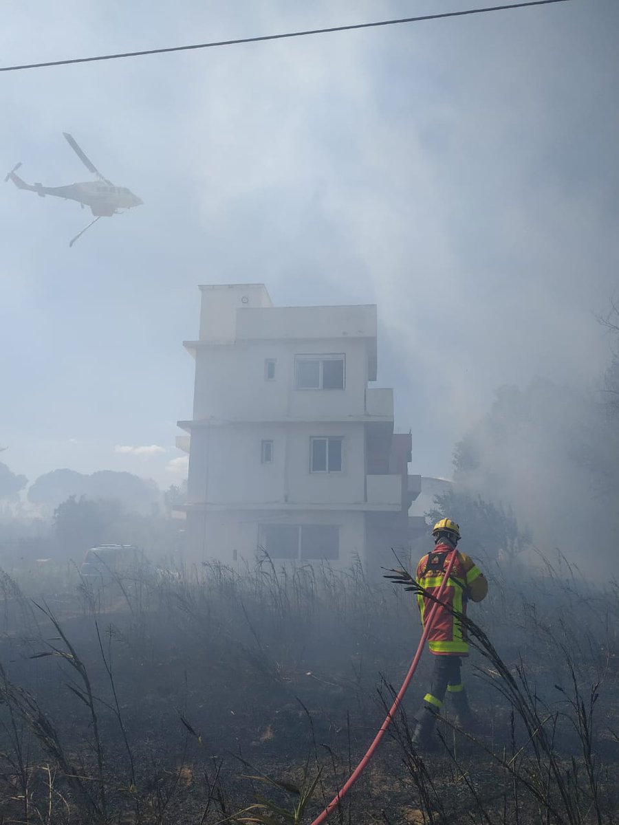 UIISC5CORTE's tweet photo. Hier, le GFFF-V de @UIISC5CORTE pré positionné en 🇬🇷 a été engagé sur 🔥 commune de Marathon.
Actions menées ➡️ protection de point sensible, jalonnement de flanc et traitement de lisières.
8 ha brûlés, plusieurs centaines de sauvegardés et habitations sauvées. #MPCU https://t.co/qKM73OpuXv