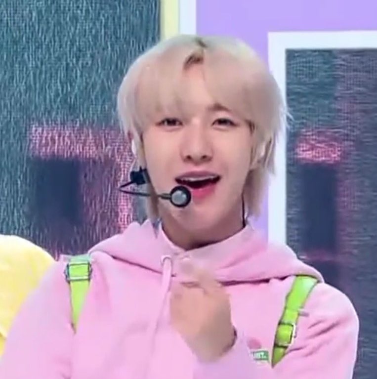 renjuns323's tweet photo. renjun yogurt shake https://t.co/U0iUkFCy7K