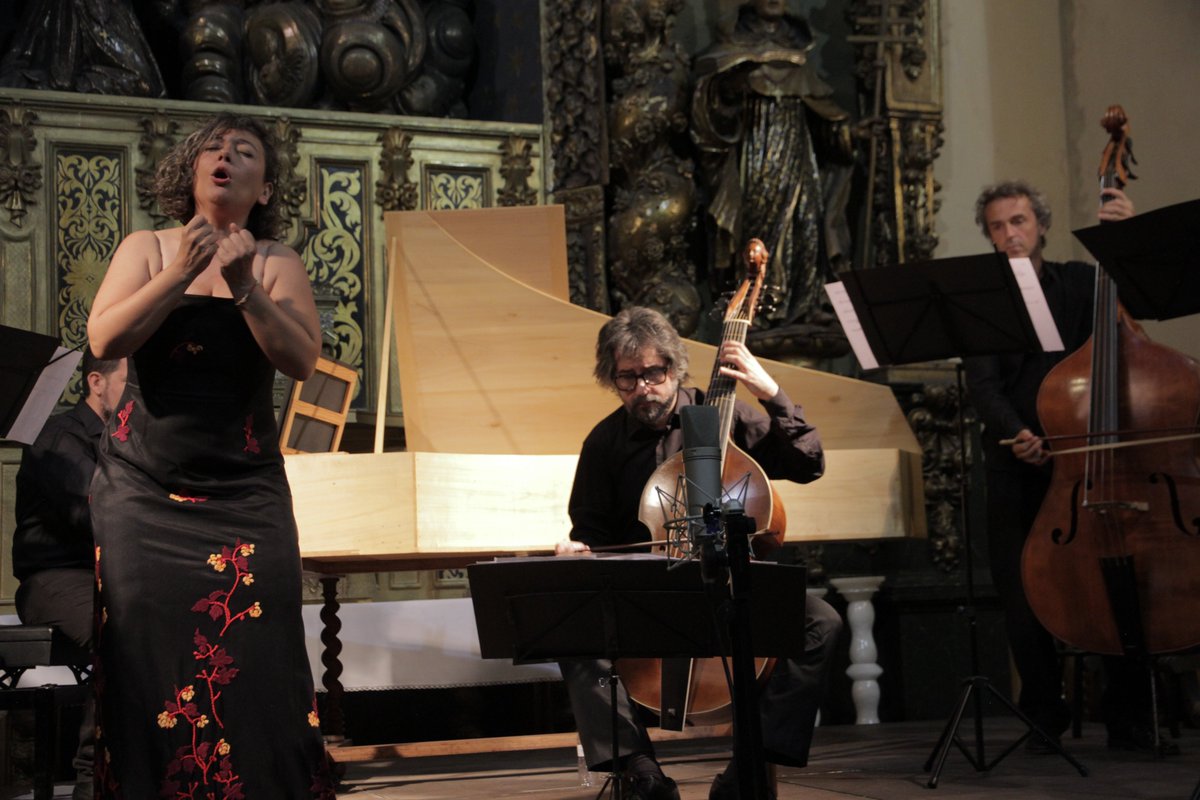 festivalcamino's tweet photo. Ilerda Antiqua. El Carnaval del Prete Rosso. Iglesia del Carmen #Jaca 🎼#32FICS🎵 #Camino #Caminantes #CaminodeSantiago @DPHuesca @AytoJaca @cJacetania @IlerdaAntiqua https://t.co/DLMLwhvJQt