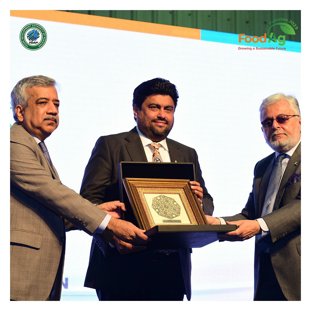 official_tdap's tweet photo. Kamran Tessori, Governor of Sindh, inaugrated FoodAg 2023, Pakistan's First International Food and Agriculture Exhibition at Expo Center Karachi. 

CE TDAP, Zubair Motiwala, in his speech, spoke about taking Pakistan's export potential from raw materials to valuable goods. 

The exhibition is going on till August 12, 2023. 

@mincompk @GovtofPakistan 

#TDAP #FoodAg2023 #GrowingASustainableFuture