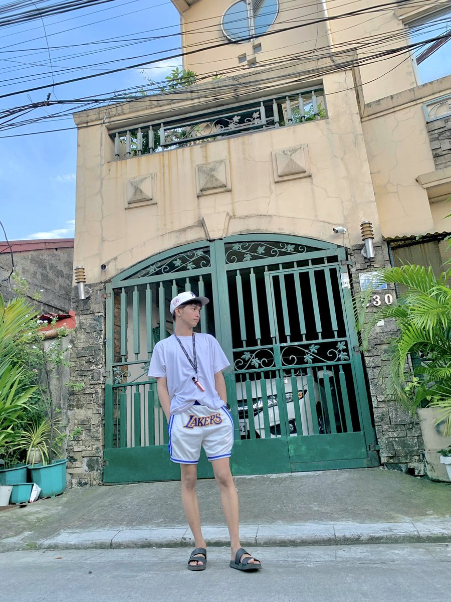 its_polm's tweet photo. Feel kolang tangkad ko dito😎 https://t.co/UIvUNxmffs