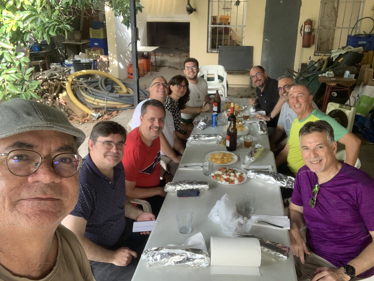 Bon dia. Hui esmorzar de la sectorial de ciencia, universitats i innovació amb <a href="/joanbaldovi/">Joan Baldoví ;)</a> per a analitzar coordinació Corts-Sectorial en estos temes <a href="/compromis/">Compromís</a> <a href="/sergimaicas/">Sergi Maicas Prieto 🍋</a> <a href="/UniversViolent/">Manel Perucho Pla</a>