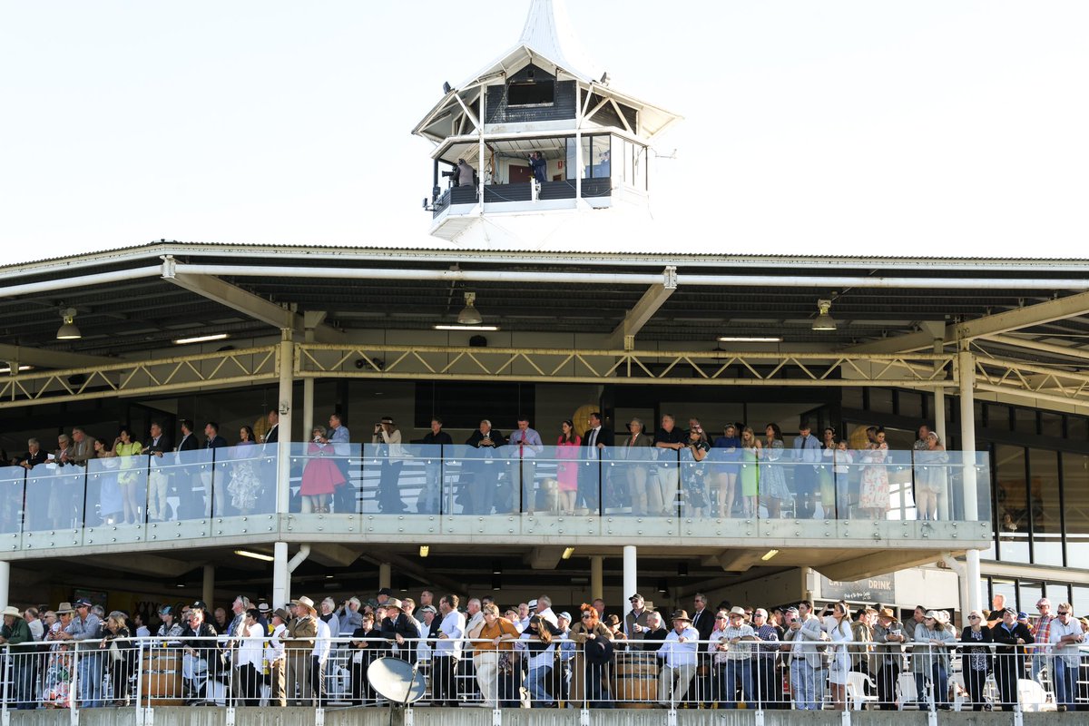 sconeraceclub's tweet photo. It's not Where's Wally. It's Where's Darren!? Can you spot him?
Having race caller Darren Flindell cover our Saturday stand-alone meeting during our Scone Cup Carnival is always a pleasure.
#throwbackthursday #sconecupcarnival #standalonesaturday #sconeraceclub #premiercountryracing
@hkdarren