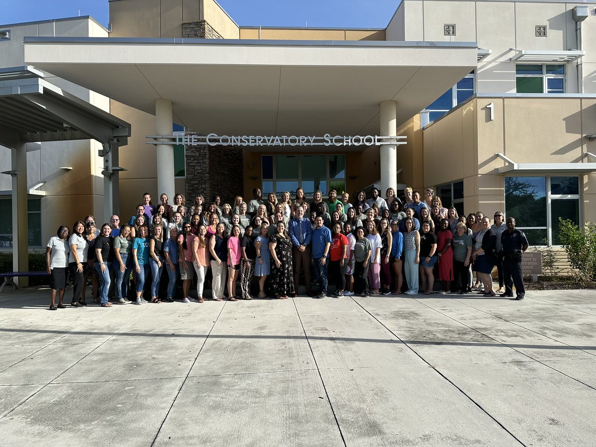 SchuemannTCS's tweet photo. First Day of school! The best TEACHERS under the sun are Ready!! https://t.co/oW9blyVy4M