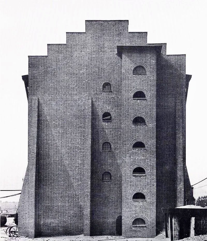 Lots of locations and design tips for #GrimArtHQ over the last couple of years (and more always welcome) … this one, in particular, has stuck long in the memory 😮😍 …

Hans Poelzig’s Sulphuric Acid Factory in Luboń, Poland (1911-1912) #GrimArtRewind ⏪ 13/02/21