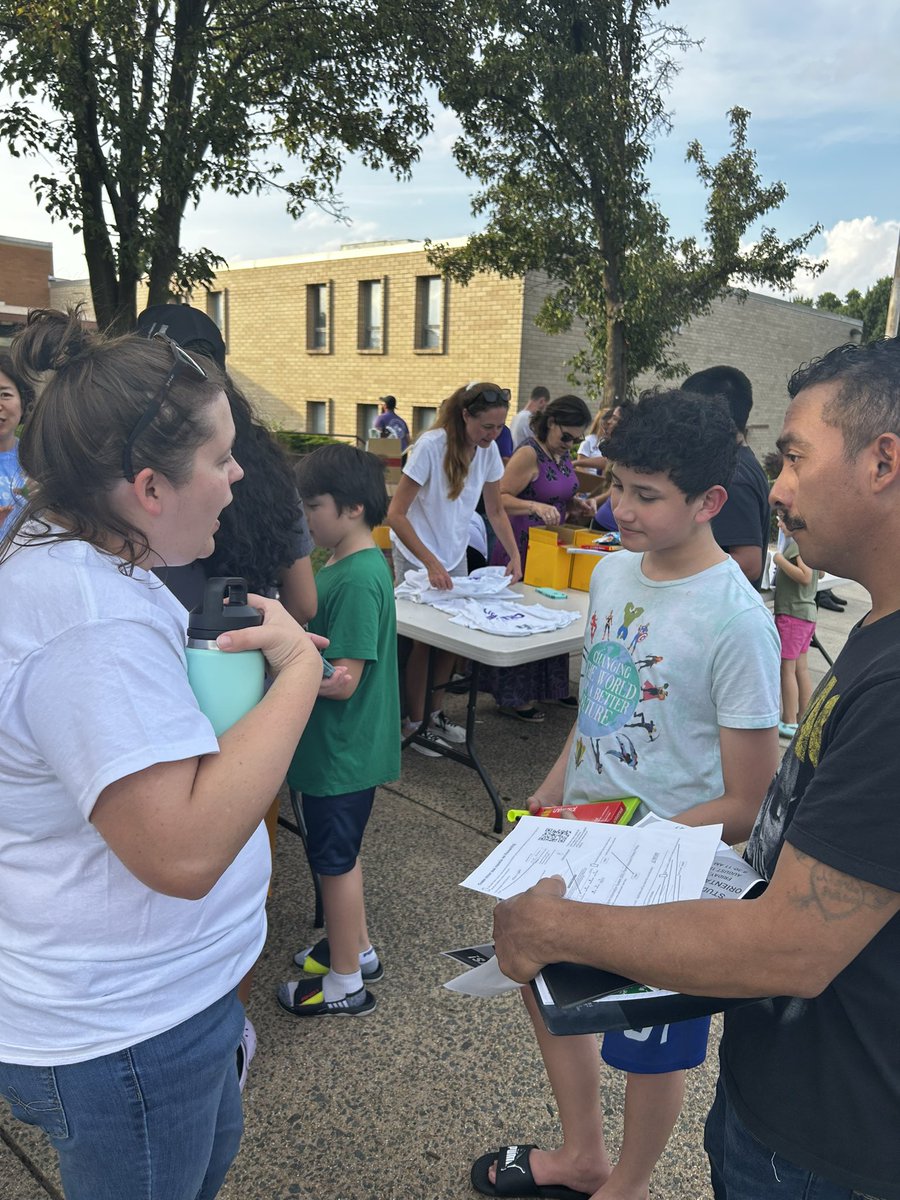 rachelwsweeney's tweet photo. No better way to spend an August evening than greeting new and returning @RockyRunMS families during neighborhood visits! Great turn out for the @Chantilly_HS pyramid last night. School starts on August 21st! 🚌 @FCPSR5 @fcpsnews https://t.co/1QDSJNkWZf