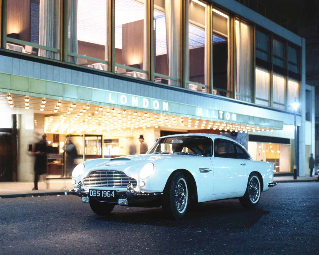 BMMuseum's tweet photo. We're taking a quick break from our #SummerSnaps to promote the #AstonMartinHeritageFestival, happening this Saturday at the #Museum, with this classy #Photograph from our #Archive of an #AstonMartin DB5 1964 outside @LondonHiltonPL. π₯³π https://t.co/uFrbdZgTFk