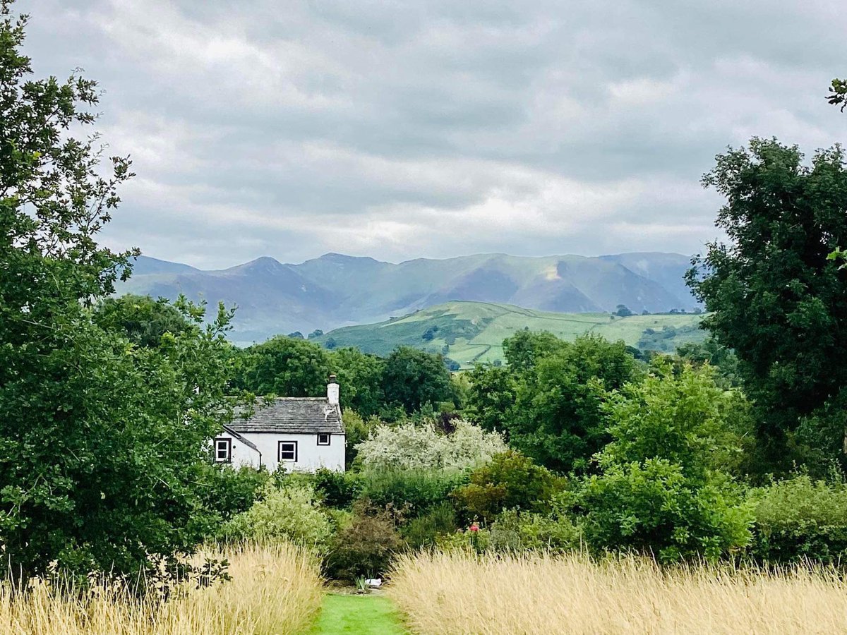 aoflynn1's tweet photo. The most Lakeland of scenes to start the day, and lovely and warm which is a bonus ๐#NorthernFells #Cockermouth https://t.co/qClsRPDyXH