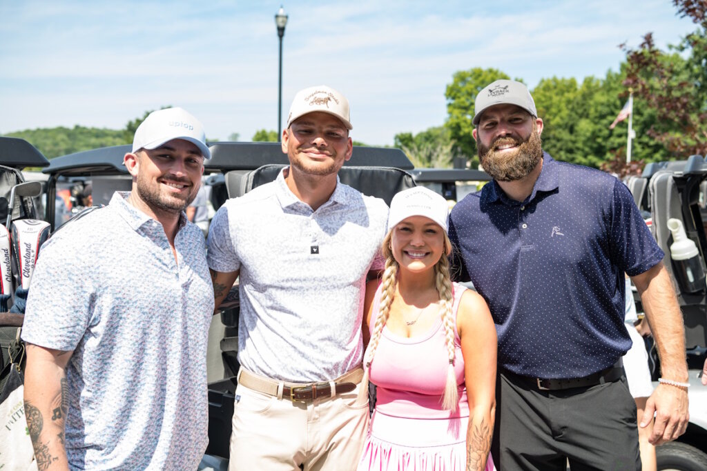 Music Mayhem magazine says @kanebrown, Jordan Davis, @JellyRoll615, @Michaelraymusic, @RaeLynn and other country stars recently raised $265,000 for military families. The stars took part in a celebrity golf tournament