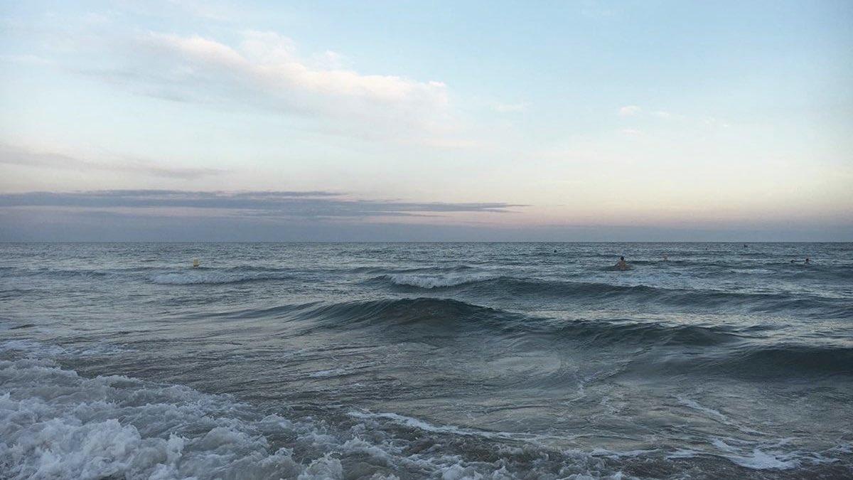 malusokay's tweet image. Days by the sea 🌊