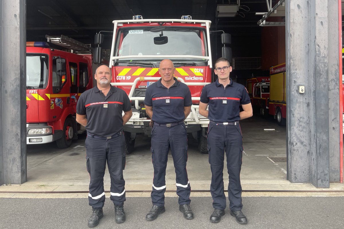 Pompiers03's tweet photo. [#MOBILITE]
🏁Depuis le 1er août le Lieutenant-Colonel Julien Charbonnier a pris la tête du groupement Sud, épaulé par le Capitaine Jérémy Paulet, chef du CSP de Vichy.
👉🏼 Le groupement Sud compte 24 centres de secours. 
@philippe_sansa https://t.co/wDFdiFKbNi