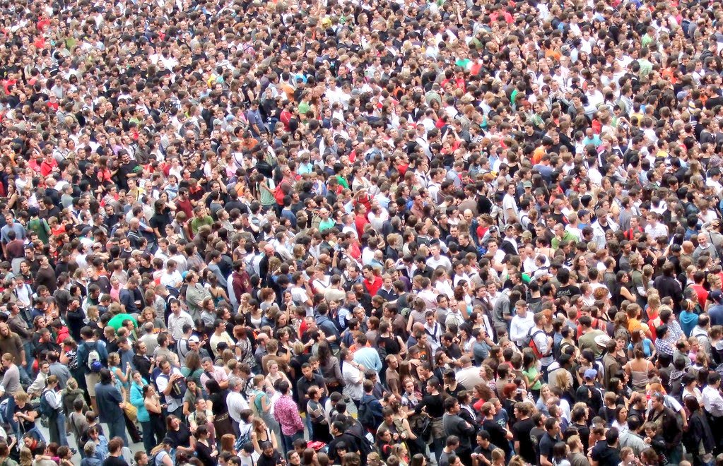 LlangefniTownFC's tweet photo. Please get here early this Saturday, large  crowd expected, overflow parking available/Dewch yn gynnar Ddydd Sadwrn ogydd,disgwyl torf mawr, gennym maes parcio ychwanegol. https://t.co/TYi2r6z6iH